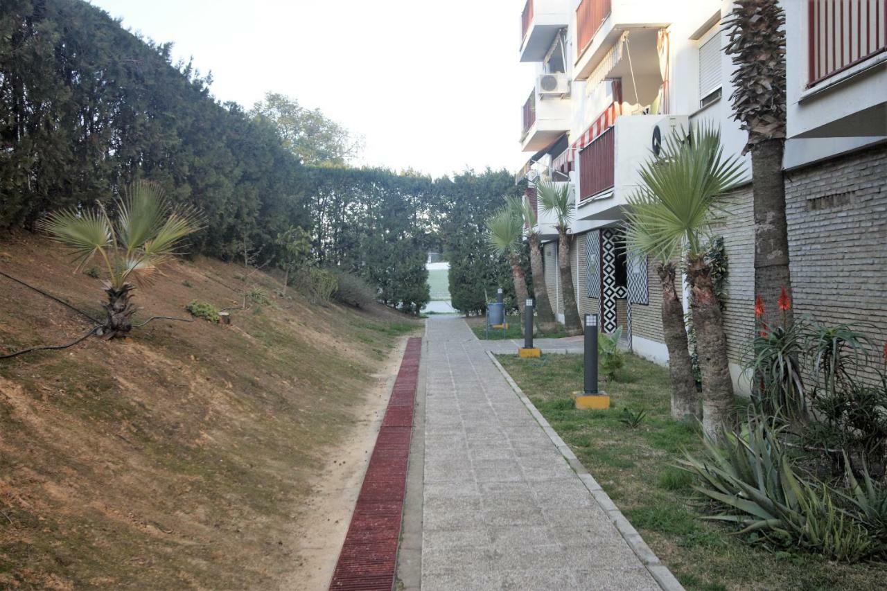 Bonito Apart. Con Parking Y Piscina Mairena del Aljarafe Exterior photo