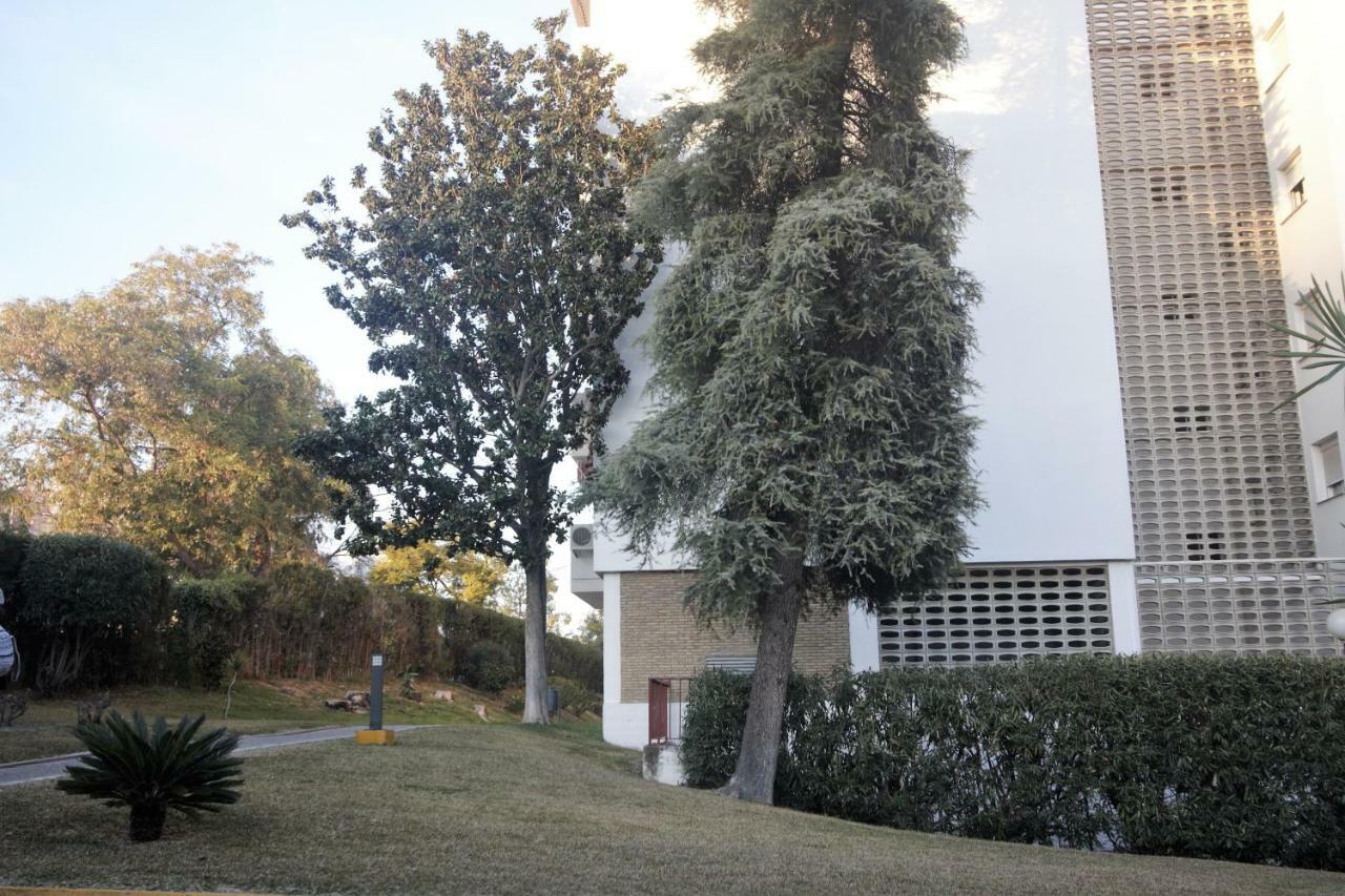 Bonito Apart. Con Parking Y Piscina Mairena del Aljarafe Exterior photo