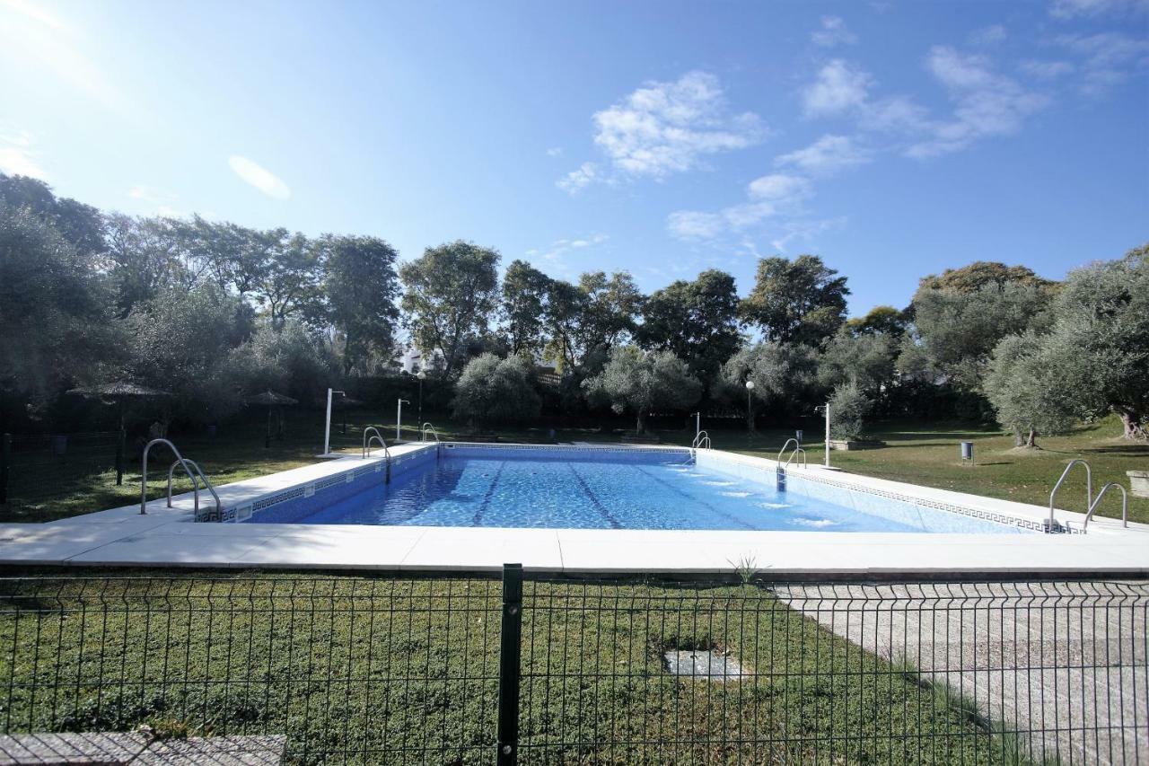 Bonito Apart. Con Parking Y Piscina Mairena del Aljarafe Exterior photo